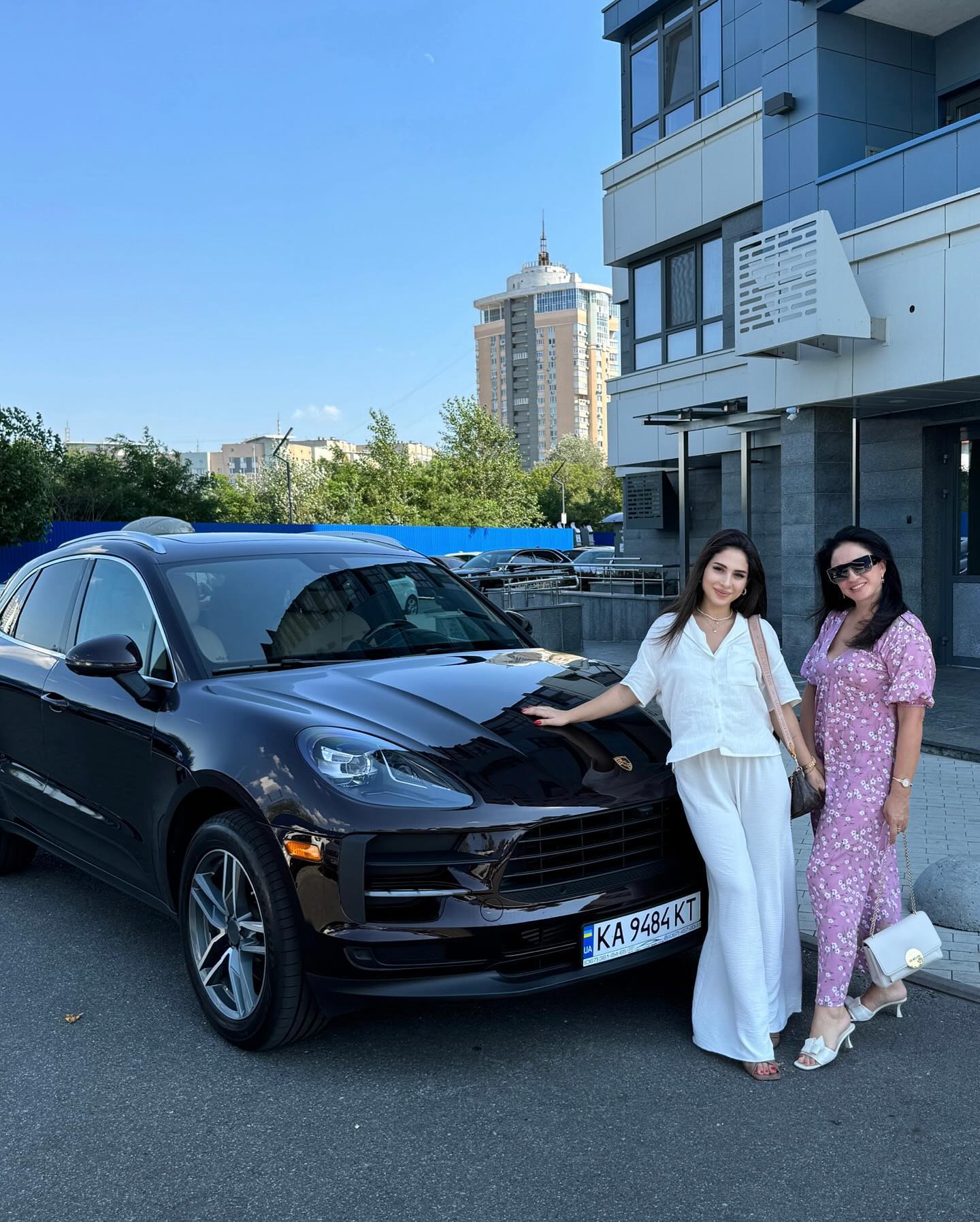 Українська співачка похвалилася новою машиною за 2 мільйони: "Ще одне здійснене бажання"
